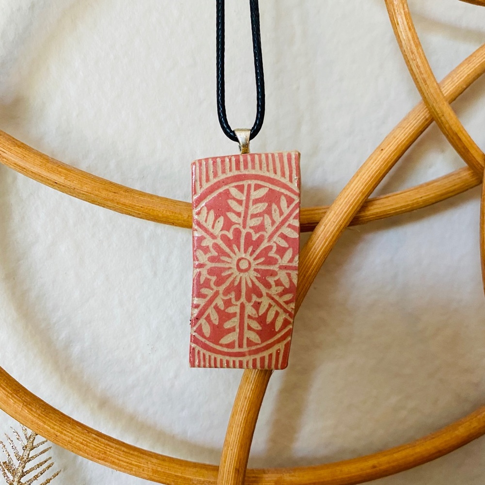 Boho Handcarved Flower Pottery Snowflake Pendant Pink Winter Necklace